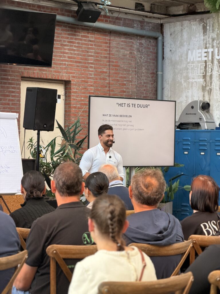 David Dimitrov begeleidt ondernemers en sales teams bij het versterken van hun sales proces en verkoopgesprekken